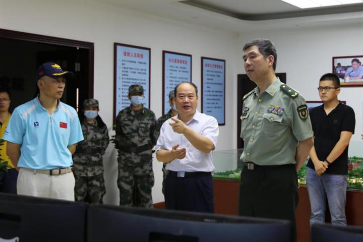 省軍區司令員楊征調研集團通航産業項目